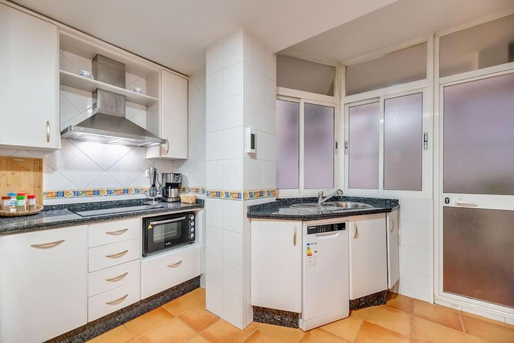 Encantador Apartamento Cerca Del Mar Малага Экстерьер фото